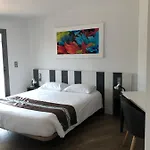 Logis - Restaurant L Enclos 2*
