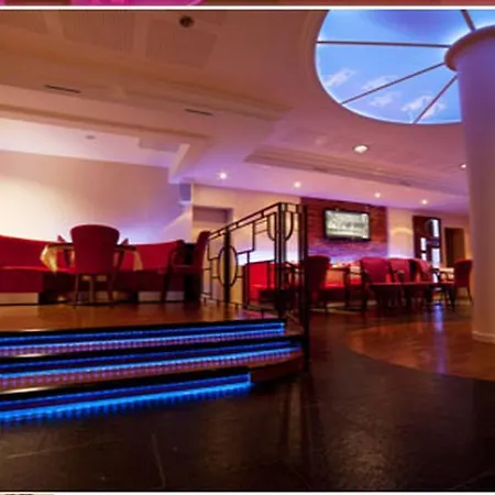 Logis - Restaurant L Enclos 2* Donneville