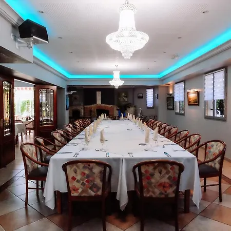 Logis - Restaurant L Enclos Motel Donneville