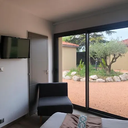 Motel Logis - Restaurant L Enclos 2*