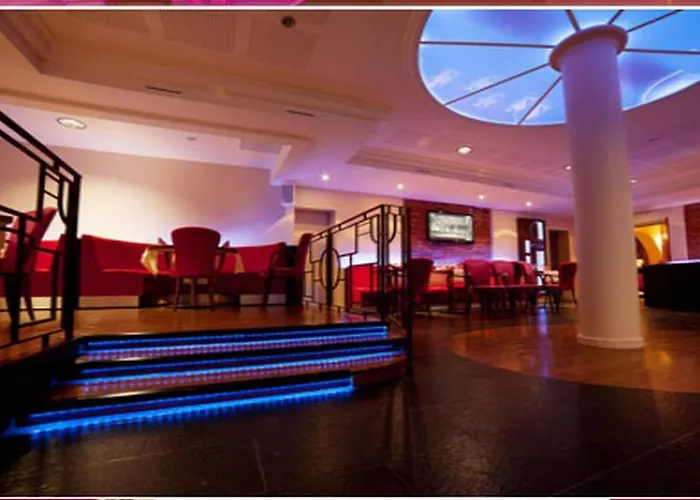 Logis - Restaurant L Enclos 2* Donneville