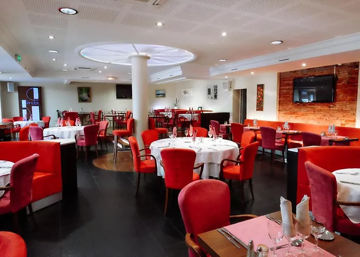 Logis - Restaurant L Enclos 2*