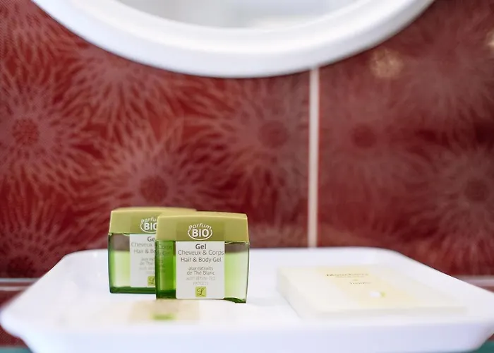 Logis - Restaurant L Enclos 2* Donneville